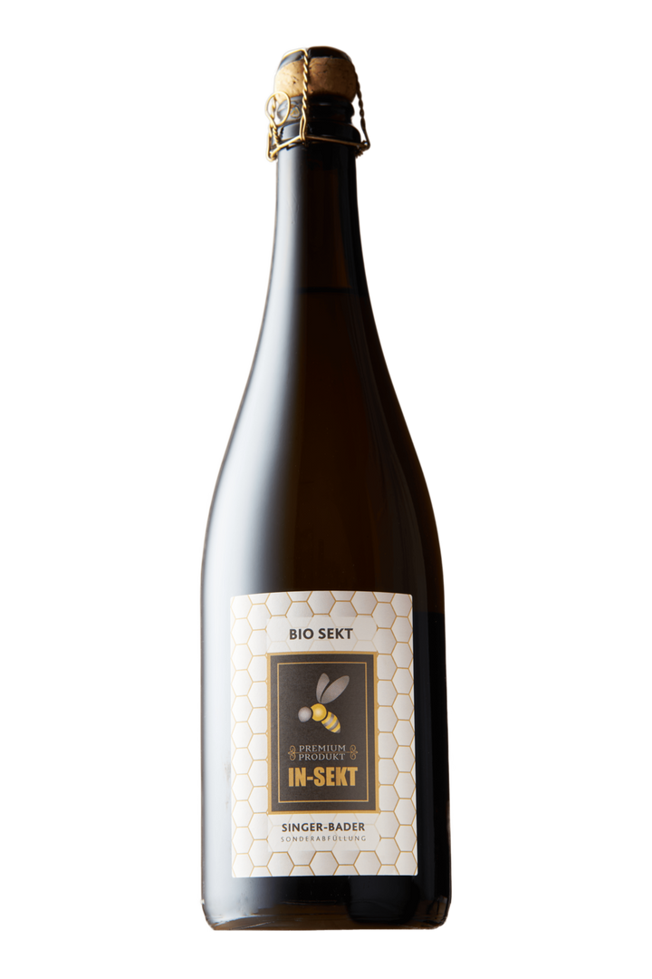 Die Vorderseite einer Flasche Singer-Bader IN-SEKT Riesling